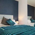 3 Bedroom City Centre Apartment In Lauriston Place