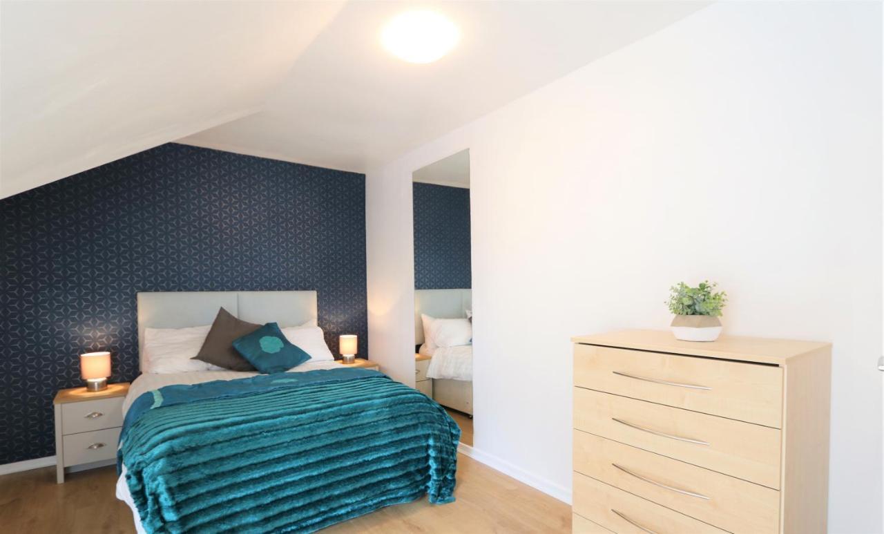 Apartment 3 Bedroom City Centre Apartment In Lauriston Place *